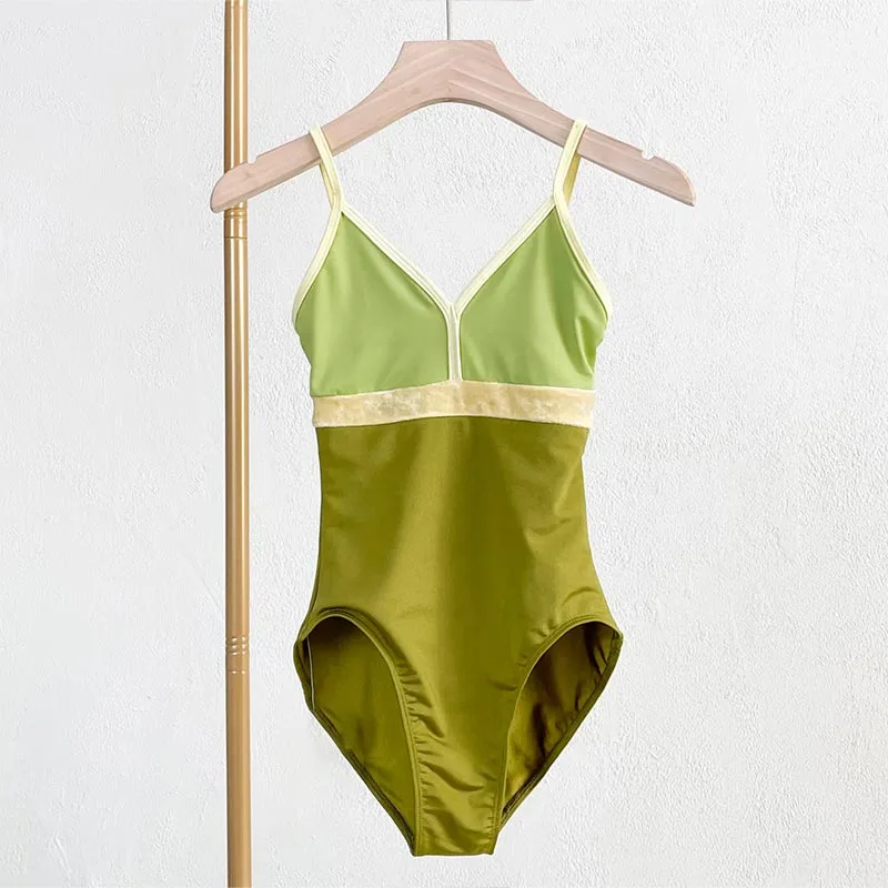 Additional view from the Jinwu Girls Ballet Uniform Set product gallery